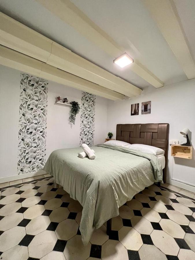 Sleep In Gothic Bcn Hostel บาร์เซโลนา ภายนอก รูปภาพ