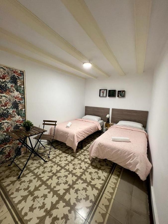 Sleep In Gothic Bcn Hostel บาร์เซโลนา ภายนอก รูปภาพ